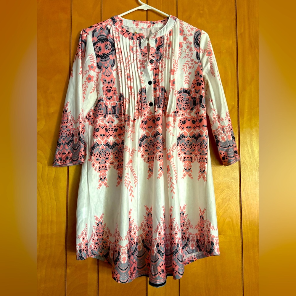 Pre-owned Reborn Floral Print Women's quarter sleeve tunic top- size M.